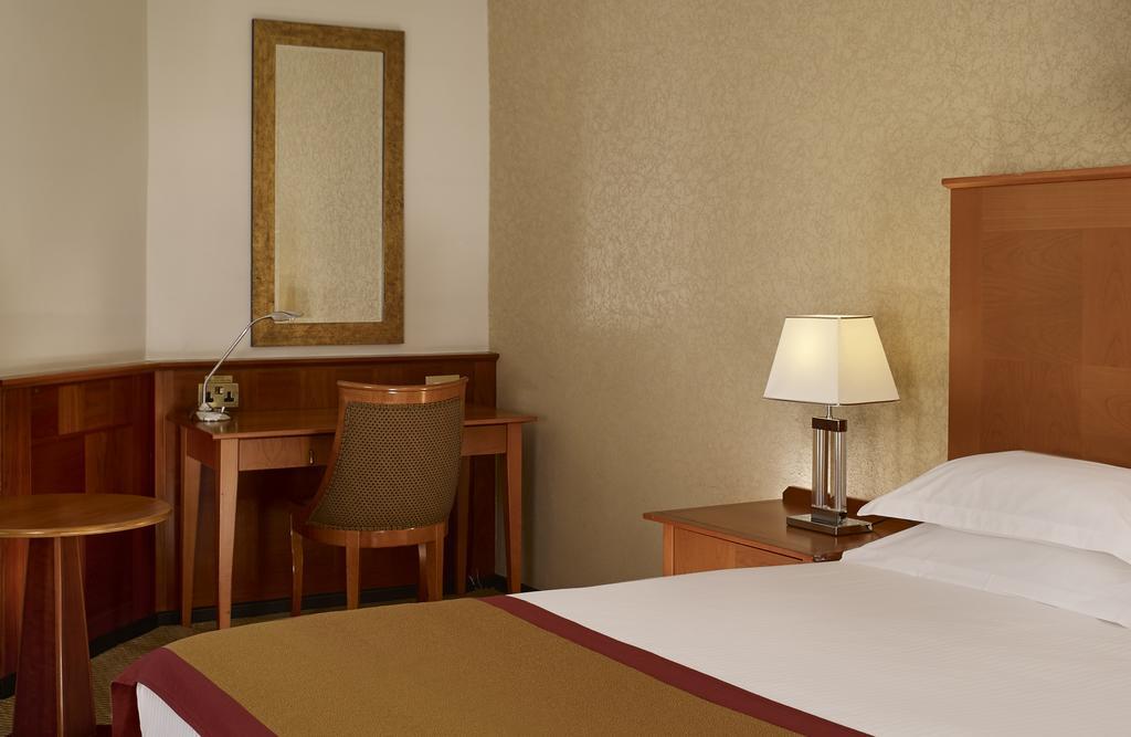 Hotel Millennium Gloucester 4*